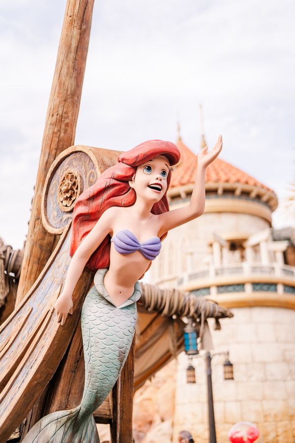 Ariel and Prince Eric castle statue